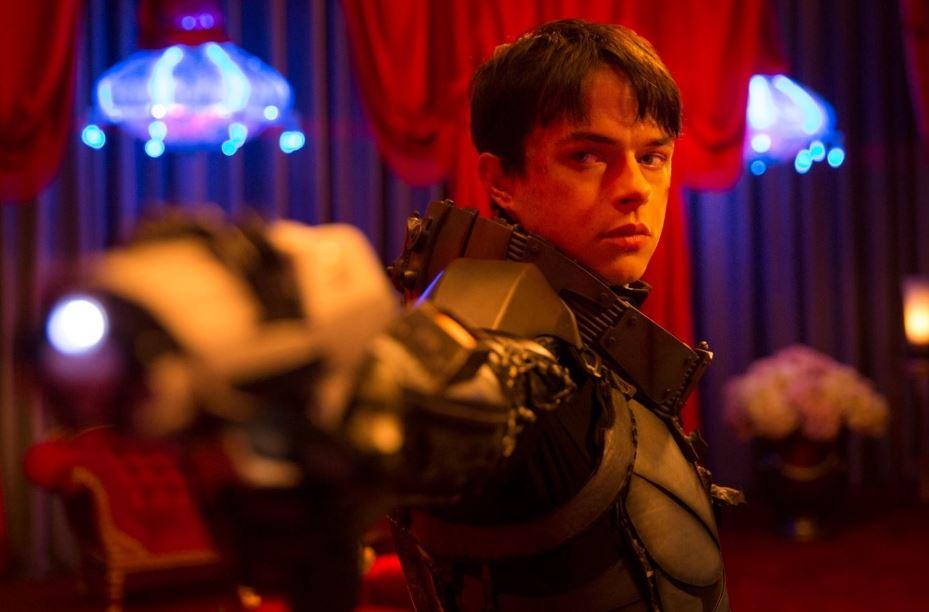 Meridienne baoque en velours rouge et bois doré ayant servi au tournage du film Valerian de Luc Besson.